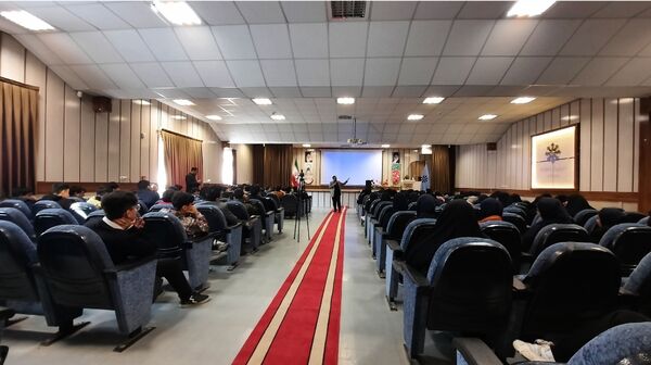 اولین نشست روسای تشکل‌های دانش‌آموزی مدارس سمپاد استان در دبیرستان فرزانگان ۲دوره دوم ناحیه۷ مشهد 