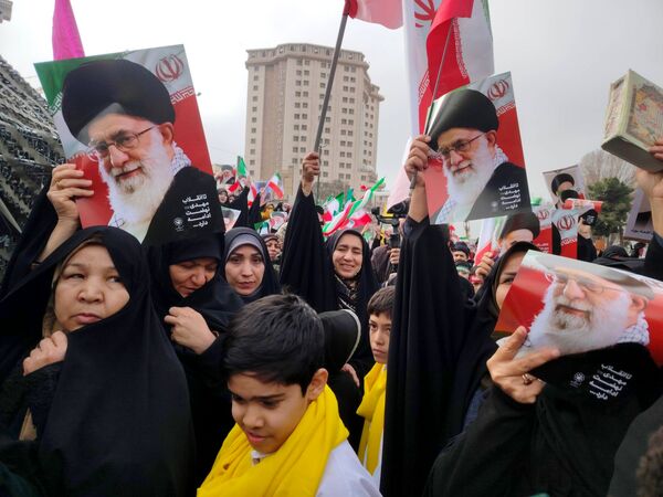 تولد ۴۷ساله‌گی انقلاب ایران در خیابان پانزده خرداد