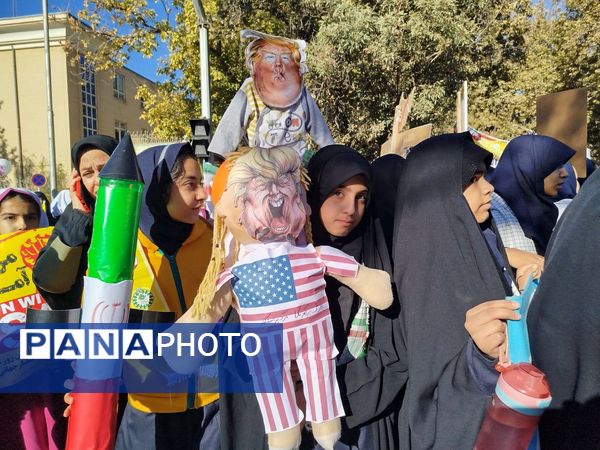 راهپیمایی 13 آبان با حضور حداکثری دانش آموزان در شهرستان نیشابور 