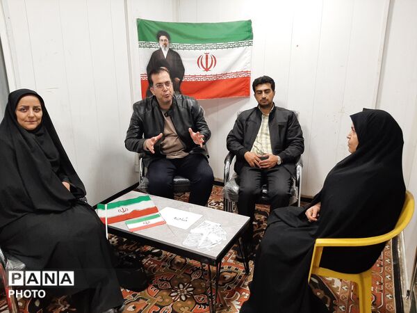 پویش «با هم قوی‌تر شویم»  در میدان ۱۵ خرداد