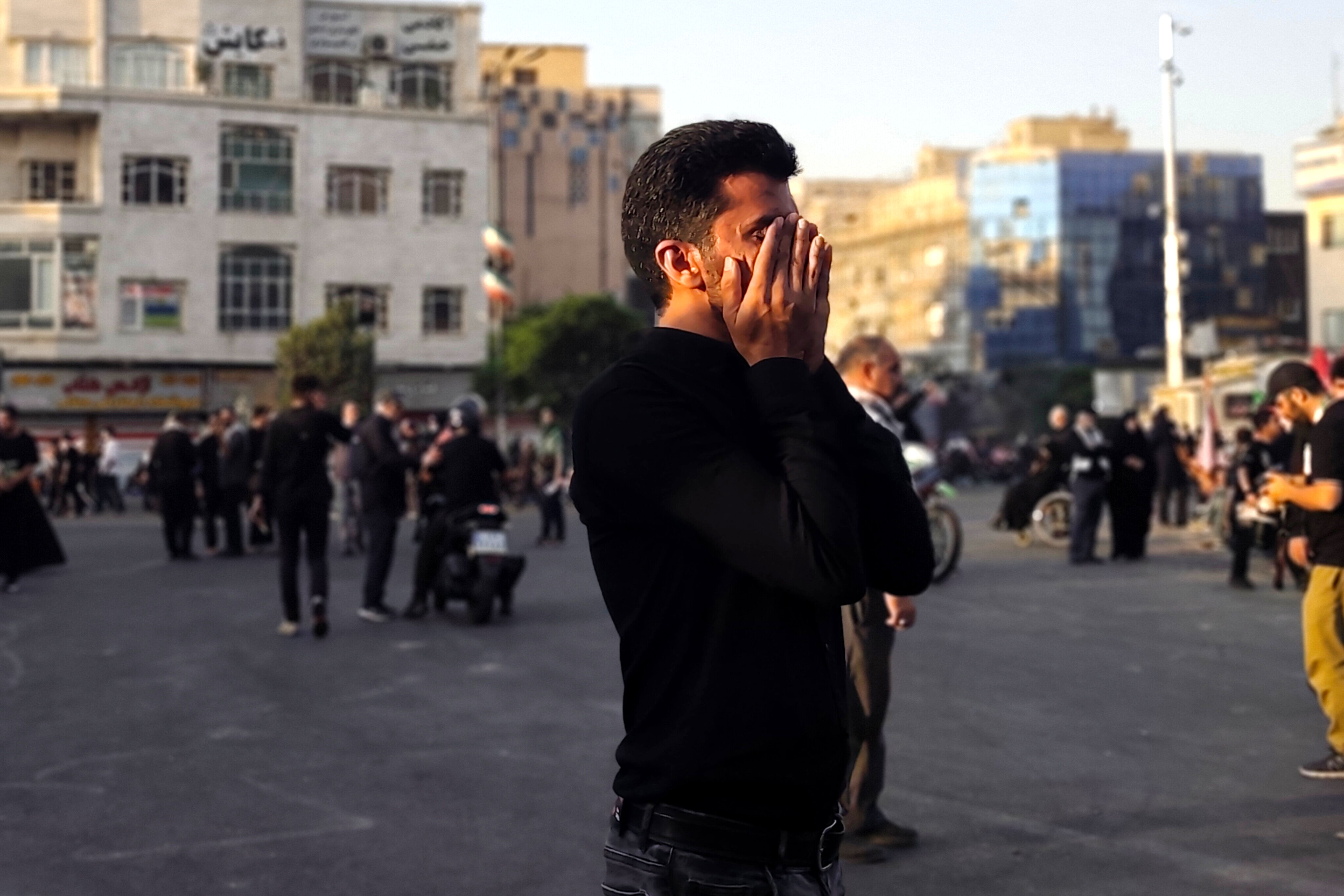 بدرقه حماسی امام شهید در قلب تهران