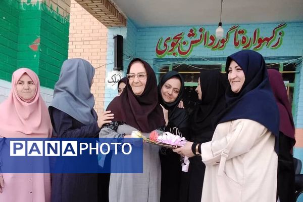 آیین سپاس معلم به مناسبت هفته گرامیداشت مقام معلم توسط دانش آموزان منطقه پردیس