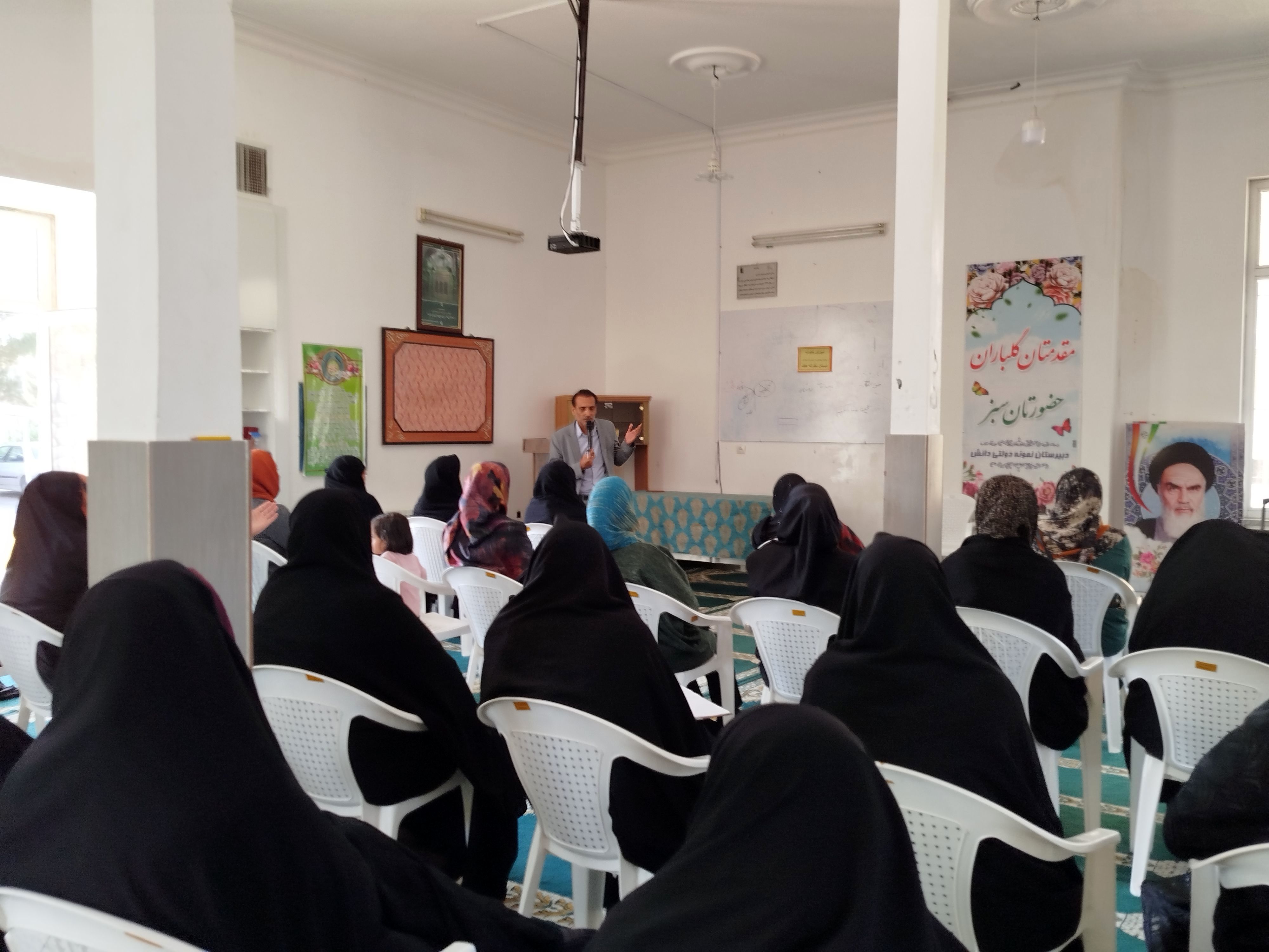 برگزاری کارگاه آموزش خانواده در کاشمر