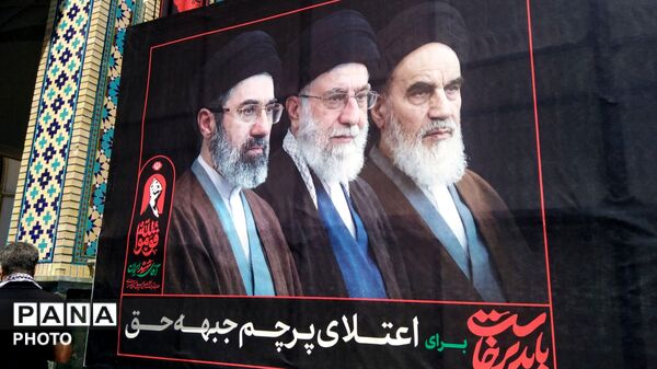 بازگشت آقای شهید ایران به خانه ی پدریشان