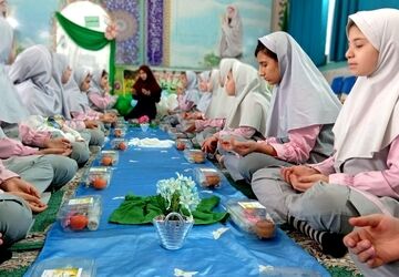 گرامیداشت میلاد امام علی(ع) و روز پدر در دبستان شهید سرافراز 