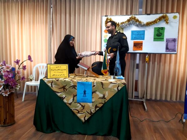 گرامیداشت هفته نیروی انتظامی در دبیرستان فرزانگان قائمشهر