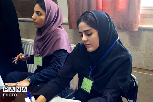 رقابت نخبگان جوان زبان خارجی در دبیرستان فرهنگ