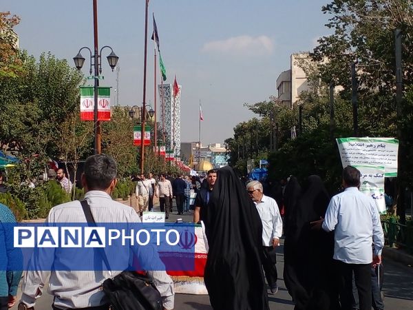 تشیع پیکر مطهر شهید عباس نیلفروشان با حضور پر شور مردم