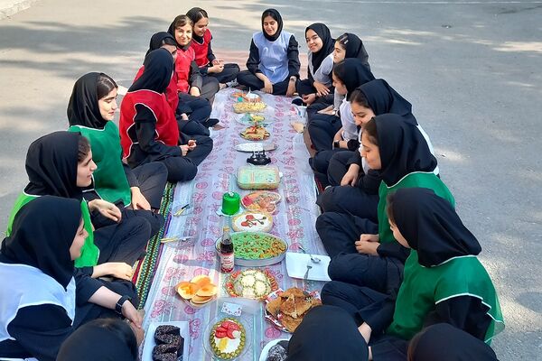 مراسم هفته تربیت‌بدنی در دبیرستان حکمت بهارستان‌۲ 