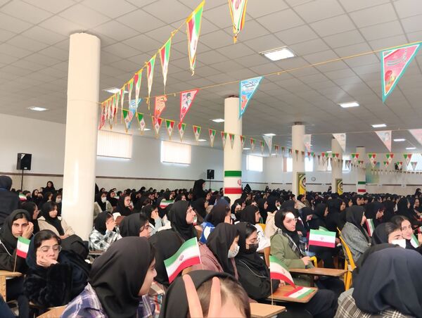 جشن پیروزی انقلاب در نهاوند 