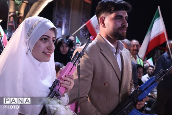 جشن ازدواج ۱۴ زوج جوان در میدان معلم شیراز - 2