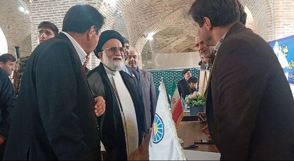 میز خدمت در نماز جمعه هفته چهارم آبان ماه در نیشابور