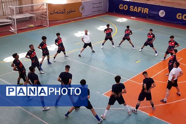 برگزاری اردوی انتخابی تیم ملی دانش آموزی فوتسال با حضور جمعی از مسئولان در ناحیه دو شهرری 