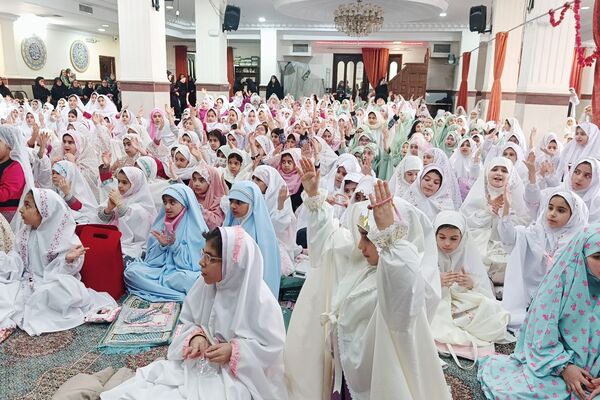 آیین جشن تکلیف دانش‌آموزان دختر شهرستان پردیس در فضایی معنوی و باشکوه