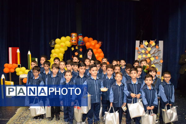جشن شکوفه‌ها در آموزش و پرورش منطقه ۱۴ تهران