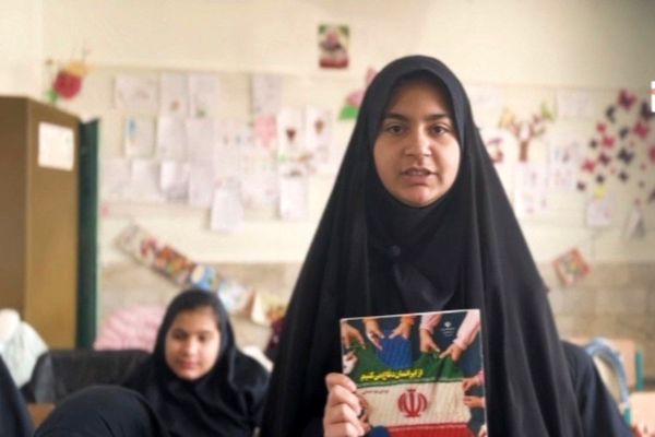 پیام دانش‌آموزان مدرسه زینبیه تفت در اجرای پویش «از ایرانمان دفاع می‌کنیم» 