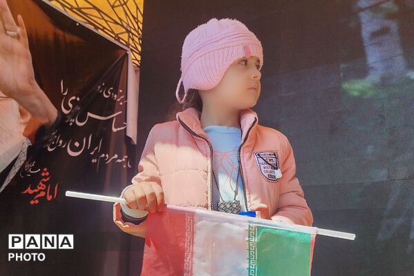 حضور اقشار مختلف مردم تهران در اربعین رهبر شهید انقلاب اسلامی 