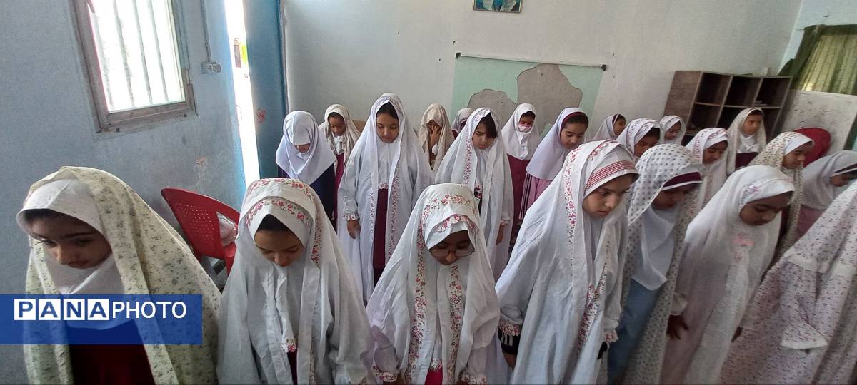 حضور پرشور دانش‌آموزان پایه چهارم دبستان شهید تنیده در نماز جماعت