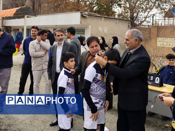 رقابت هیجان‌انگیز فوتبال دانش‌آموزی منطقه ۵ به پایان رسید