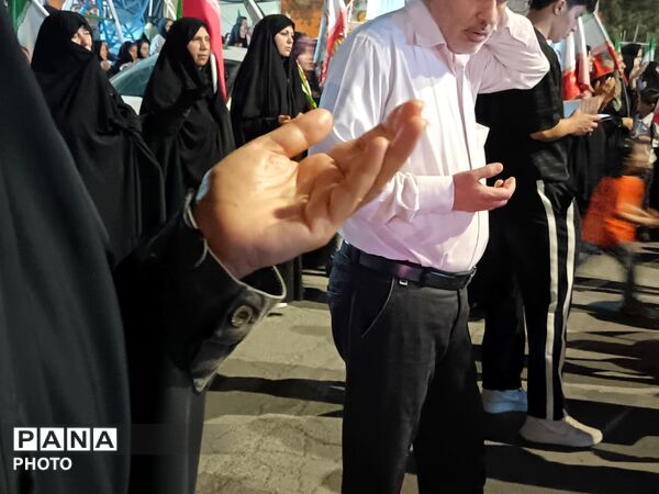 امواج پی در پی شبانه مردم غیور نیشابور در حسینیه امام خامنه ای 