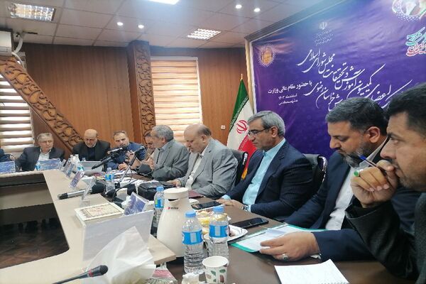 نشست مشترک اعضای کمیسیون آموزش و تحقیقات مجلس، مدیران آموزش و پررش استان خراسان رضوی و وزیر آموزش وپرورش در مشهد