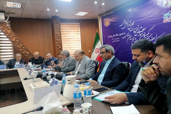 نشست مشترک اعضای کمیسیون آموزش و تحقیقات مجلس، مدیران آموزش و پررش استان خراسان رضوی و وزیر آموزش وپرورش در مشهد