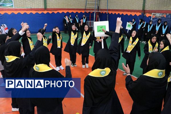 بهارستان دو صحنه همفکری، همدلی و همکاری پیشتازان در همایش یاوران انقلاب