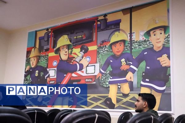 بازدید خبرنگاران پانا ناحیه یک و دو یزد از مرکز شماره ۹ آتشنشانی یزد