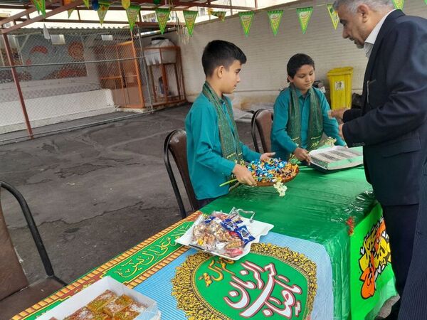 جشن گلریزان در دبستان شهدای بسیج بوشهر