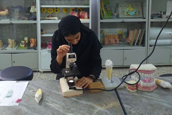 برگزاری کارگاه کار با میکروسکوپ در پژوهش‌سرای دانش‌آموزی بو‌علی سینای ملارد