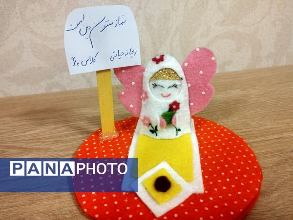 نمایشگاه حجاب به‌مناسبت ایام فاطمیه در مدرسه نشاط اسلامشهر