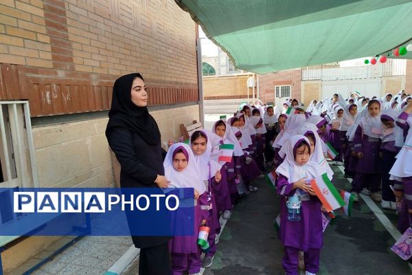 برگزاری جشن شکوفه ها در دبستان حضرت مریم ناحیه یک شهرری