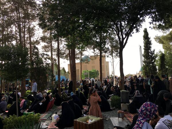برپایی مراسم دعای عرفه در گلستان شهدای اصفهان