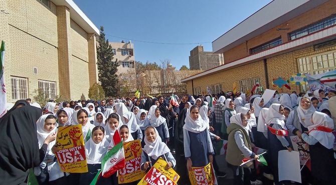 راهپیمایی یوم‌الله ۱۳ آبان در محلات