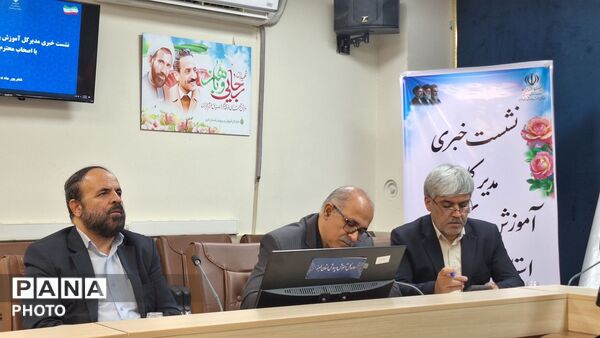 نشست خبری اصحاب رسانه با مدیرکل آموزش‌وپرورش استان البرز
