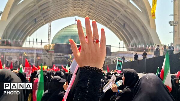 وداع باشکوه مردم با رهبر شهید؛ جلوه‌ای از همبستگی و وفاداری