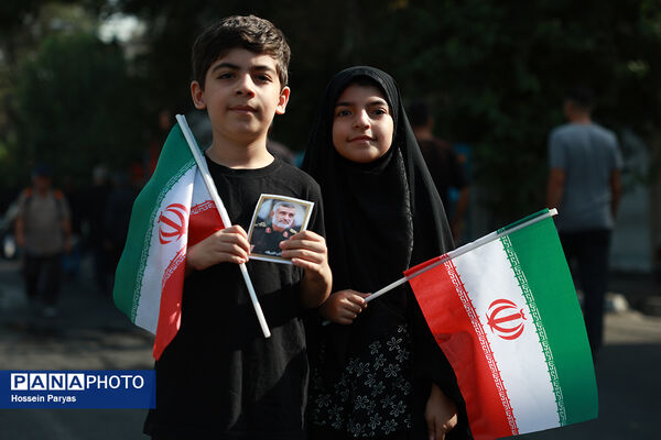 موکب «عشاق‌الحسین» سازمان دانش آموزی در راهپیمایی خانوادگی جاماندگان اربعین حسینی - تهران