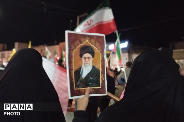 اینجا دانش‌آموزان و فرهنگیان میدان‌داری می‌کنند