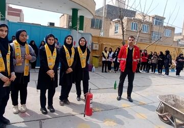 همایش پیشگیری از آسیب‌های چهارشنبه سوری در دبیرستان نرجس بجنورد