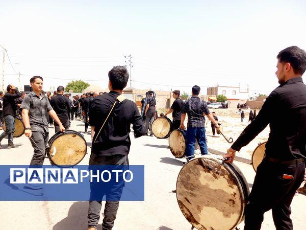 برگزاری تاسوعا حسینی در روستای بزنجرد
