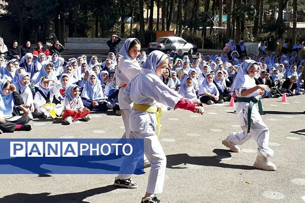 المپیاد ورزشی در مدرسه قدر بهارستان۲