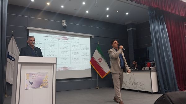 جلسه انجمن اولیا و مربیان در دبیرستان دوره دوم آرمینه مصلی نژاد