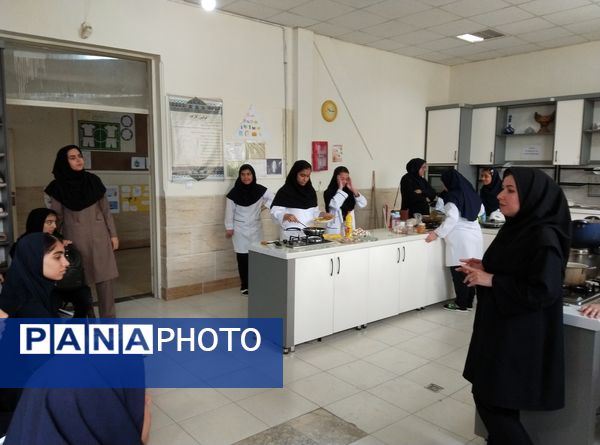 نمایشگاه هنرهای دستی هنرجویان هنرستان آفرینش منطقه رضویه 