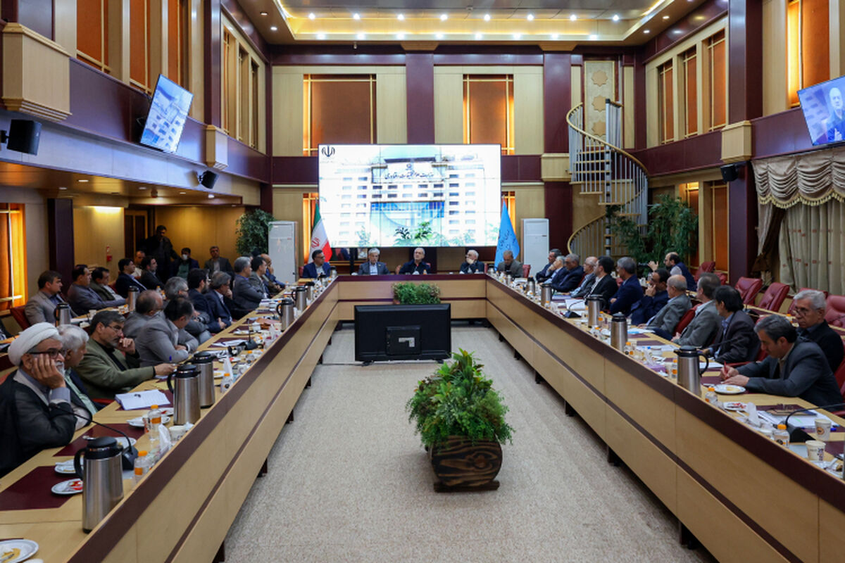 نخبگان و دانشگاهیان برای حل مشکلات کشور به میدان بیایند