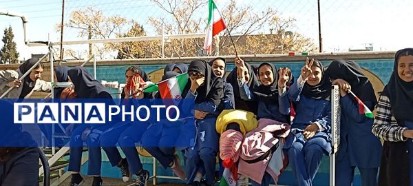 جشن دهه فجر در دبیرستان هاجر بیرجند