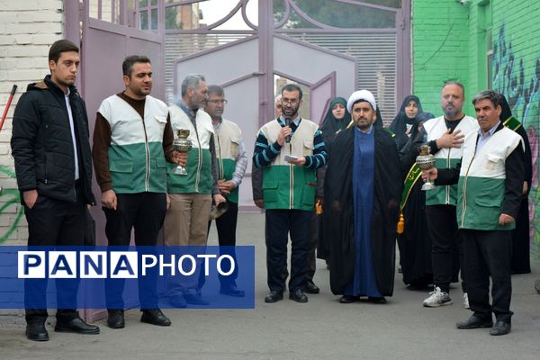 حضور خادمان رضوی در مدرسه قدر بهارستان‌دو