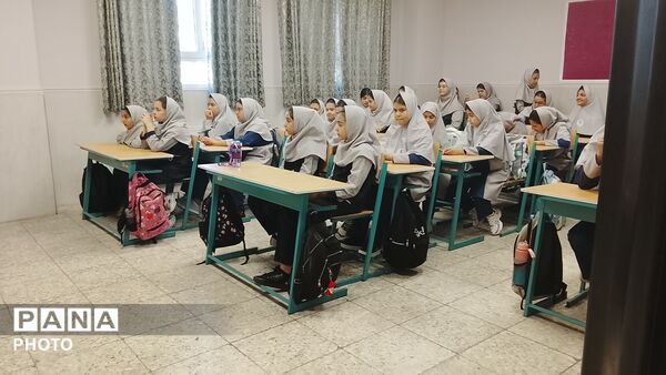 زنگ مهر در دلیجان به صدا درآمد