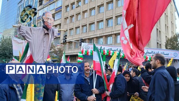 قاب‌هایی از خروش نسل بیدار