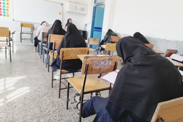 آزمون پیشرفت تحصیلی در دبیرستان آیت الله طالقانی داریون