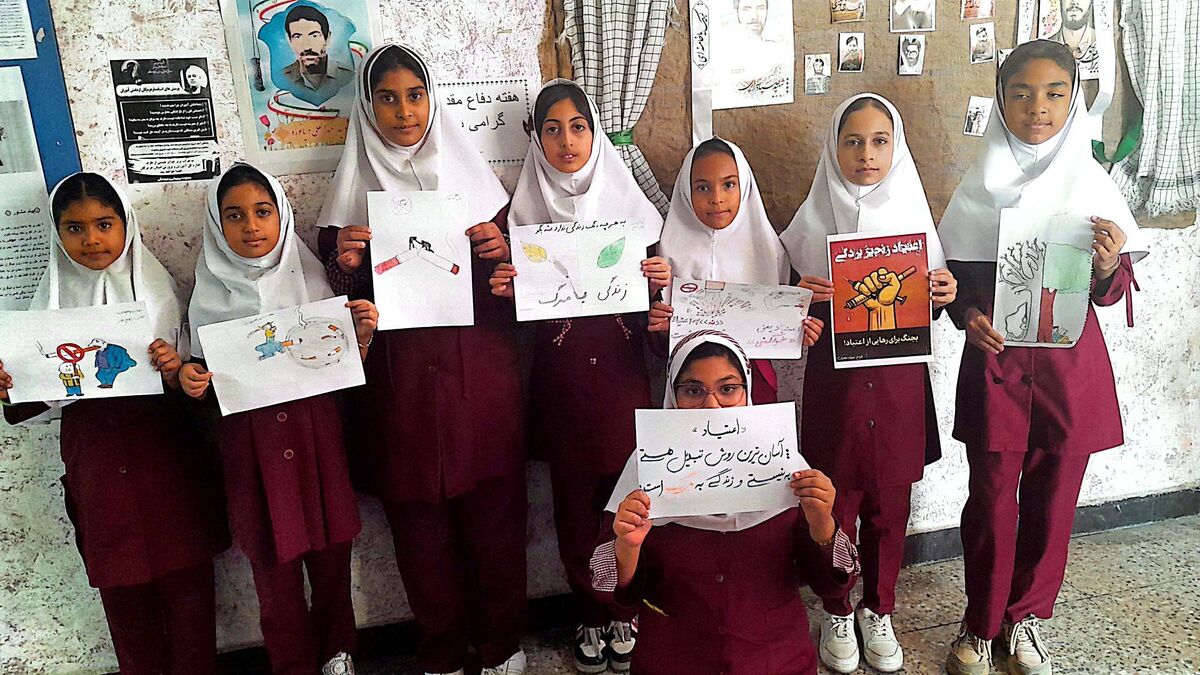 دانش‌‌آموزان دبستان استقلال حاجی‌‌آباد پیام‌‌آوران آگاهی شدند